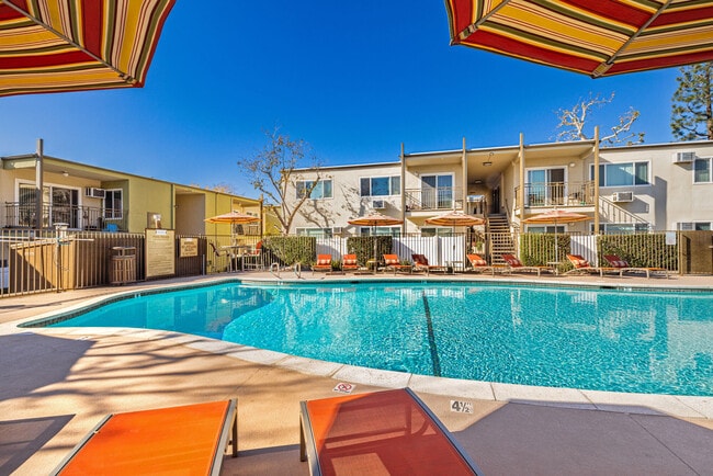 Building Photo - Summit La Crescenta