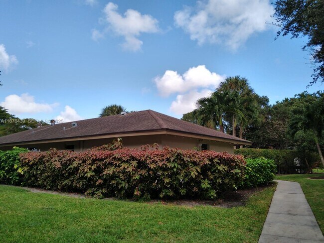 Building Photo - 3510 Oaks Way