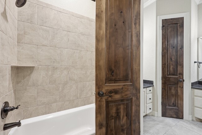 Building Photo - 6470 Claybourn Dr