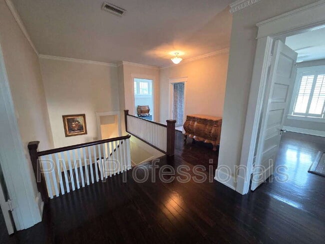 Building Photo - 401 E Main St