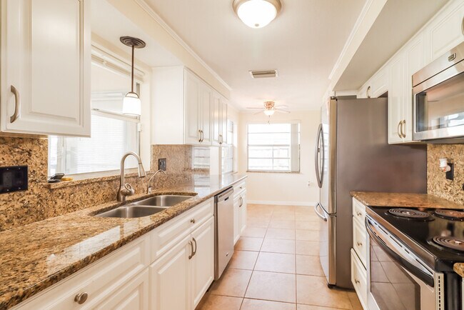Building Photo - 5535 Baroque Dr