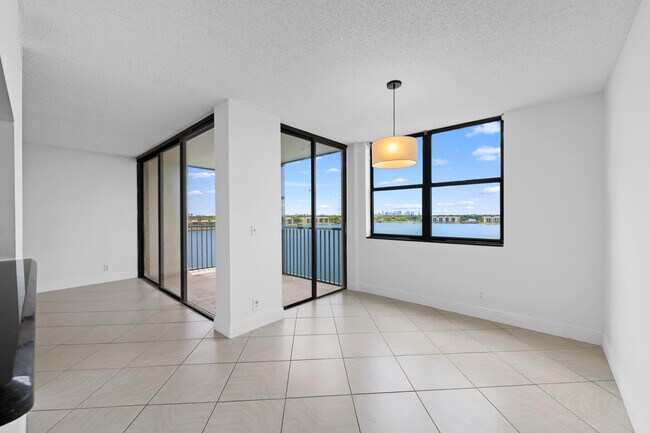Building Photo - 105 Lake Emerald Dr