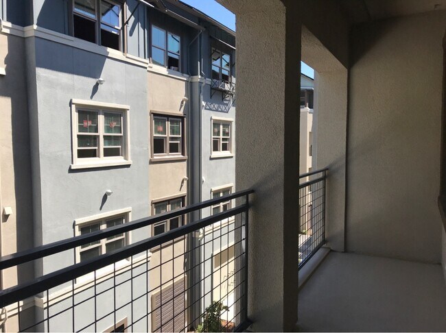 Building Photo - Gala Flat at The Cannery in Davis now!