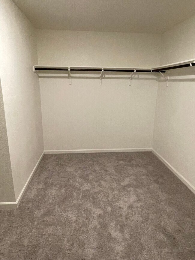 Building Photo - Welcome Home to Monticello Park!