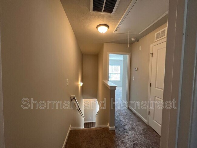 Building Photo - 620 Dobhill Ln
