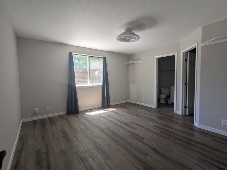 Building Photo - 535 Sawtooth St
