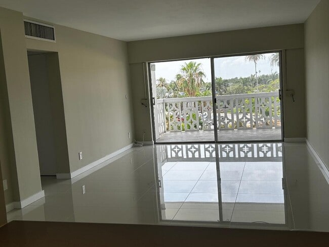 View from inside to balcony - 1100 N Shore Dr NE