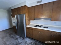 Building Photo - Large Two Bed One Bath in River Forest