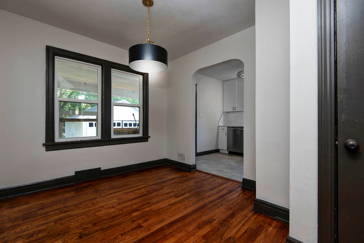 Building Photo - 1328 S Florence Ave