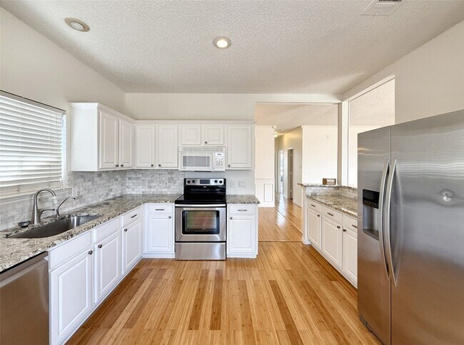 Building Photo - 6717 Smallwood Dr