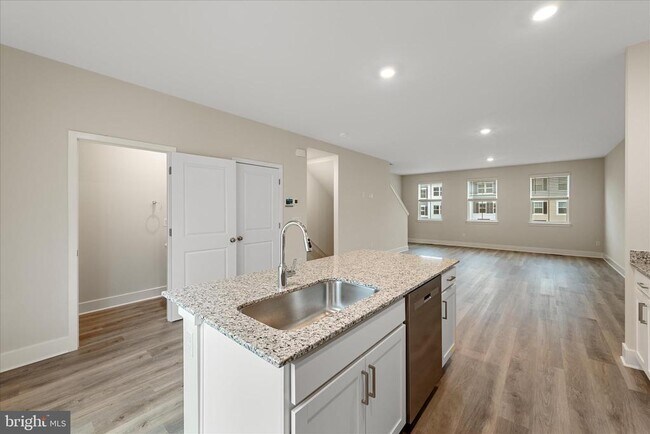 Building Photo - 180 Munsee Cir