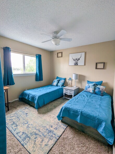 Furnished two twin beds - 1909 Lavaca Ct
