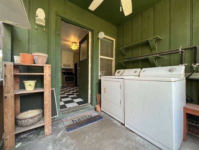 Building Photo - 2247 Branard St