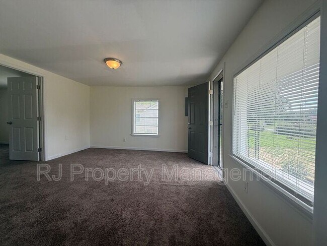 Building Photo - 3742 Berry Ln