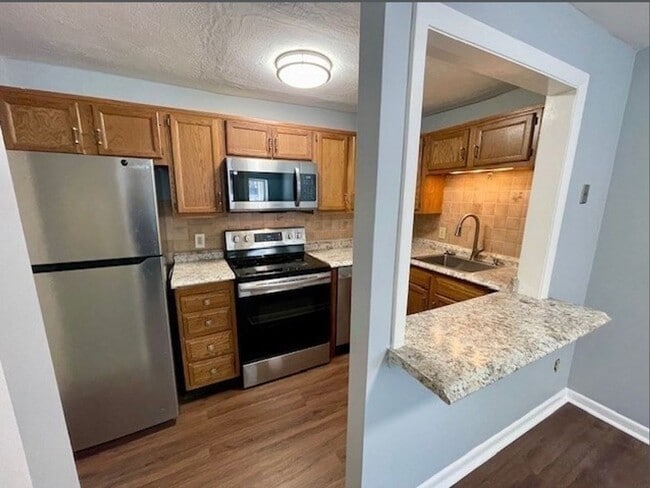 Building Photo - Fresh 1 Bedroom Corner Condo with 2 Off Street Parking Spaces