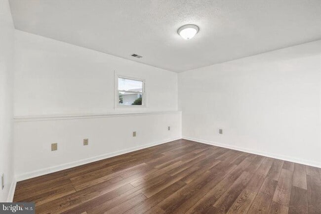 Building Photo - 136 Nightingale Ave