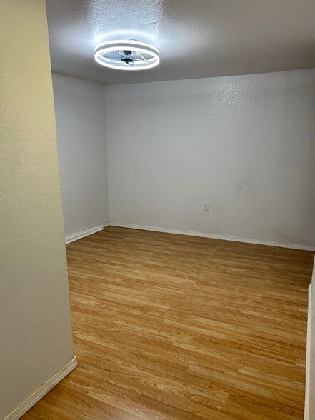 Building Photo - 21401 W Hammond Dr