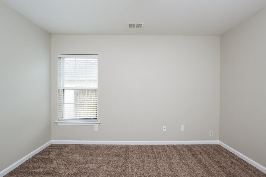 Building Photo - 5 Hill Crest Cir
