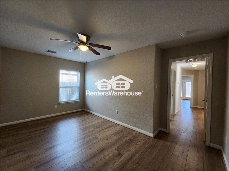 Building Photo - 22527 Cloverland Field Dr