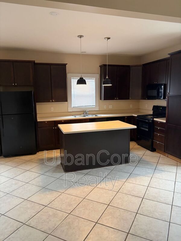 Building Photo - 410 N 32nd St