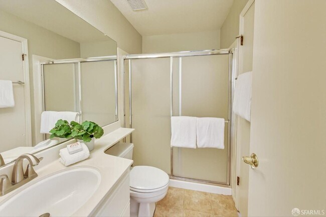Building Photo - 523 Green Ridge Dr