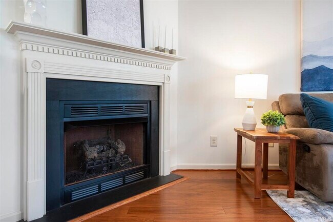 Building Photo - 7921 Dukes Dynasty Dr