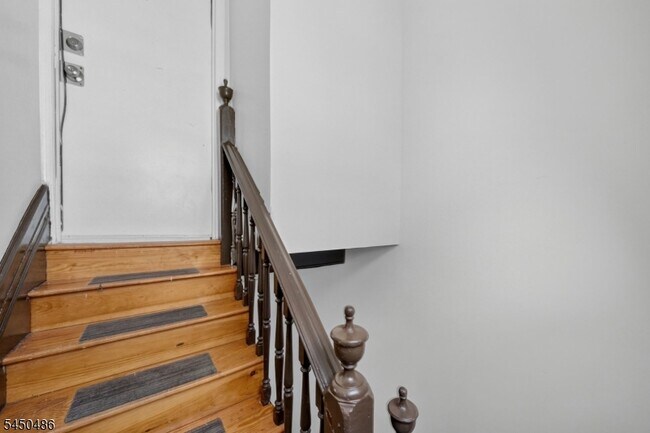 Building Photo - 467 Summer Ave