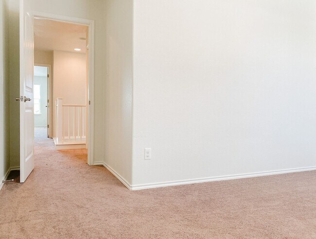 Building Photo - Beautiful 5 BR / 2.5 BA Home for Rent in A...