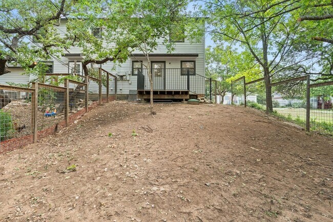 Building Photo - 15205 Cavalier Canyon Dr