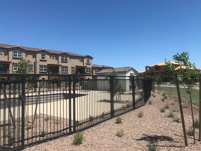 Building Photo - 1255 N Arizona Ave