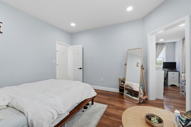 Building Photo - 17 Troy St