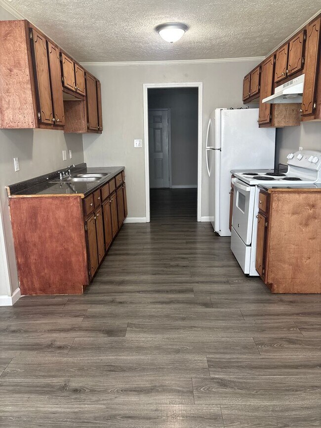 Building Photo - 23 Camelot Cove