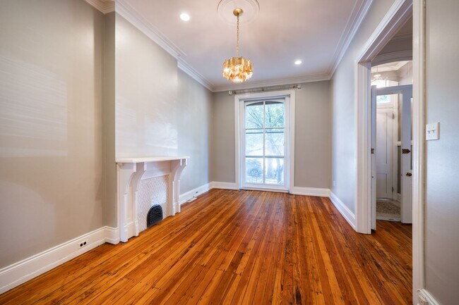 Building Photo - 206 S 43rd St