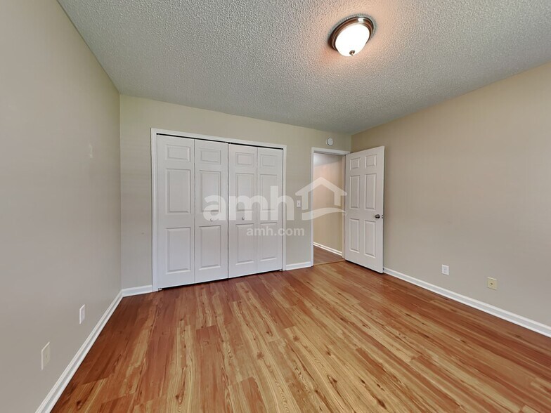 Building Photo - 131 Junco Way