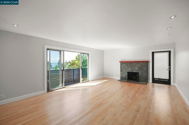 Building Photo - 32 Kenilworth Dr