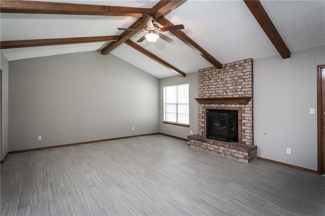 Building Photo - 701 El Parque Dr