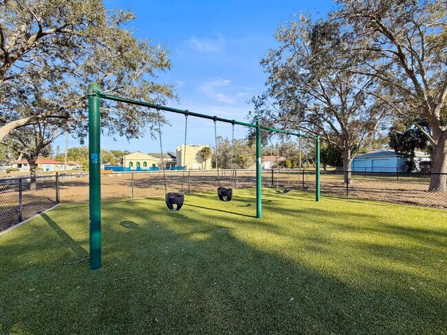 Building Photo - 652 East Harbor Dr S