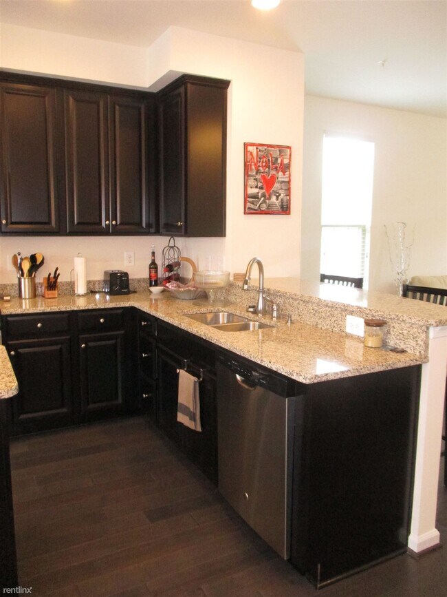 Building Photo - 2 br, 2.5 bath Townhome - 7731 Duncannon Ln