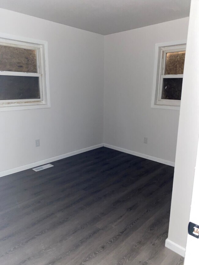 Building Photo - LIMITED TIME**NO APPLICATION FEE**1/2 OFF ...