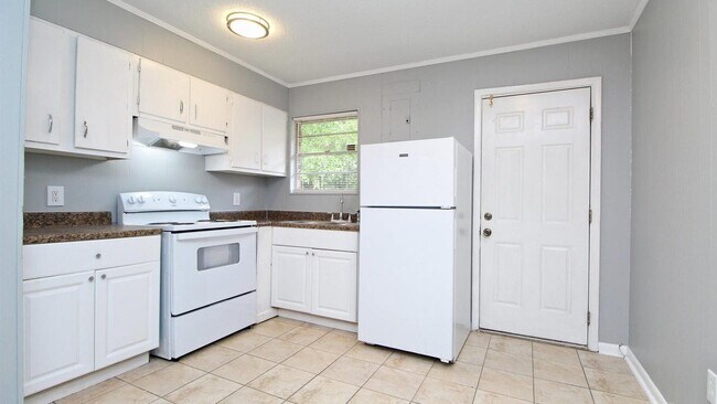 Building Photo - 6618 Applegate St