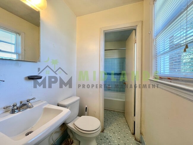 Building Photo - 1205 Faraway Dr