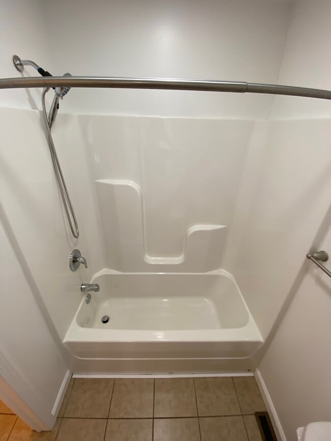 Building Photo - 204 Betsinger Rd