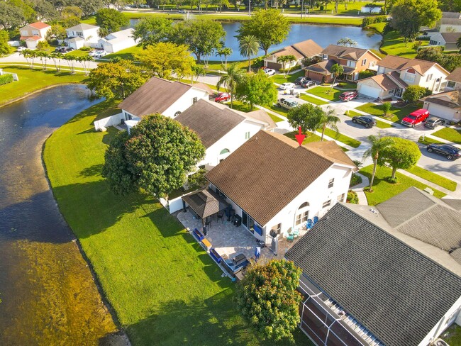 Building Photo - 3875 Circle Lake Dr