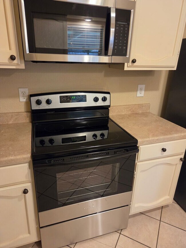 Building Photo - 14230 Cellini Dr