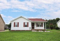 Building Photo - Pet Friendly Three Bedroom!