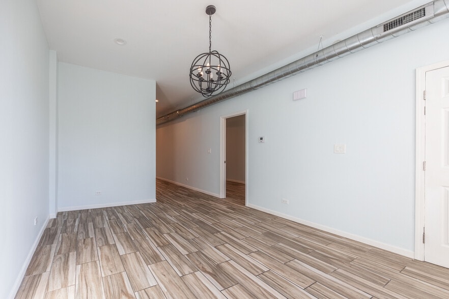 Building Photo - 1638 W 18th Pl