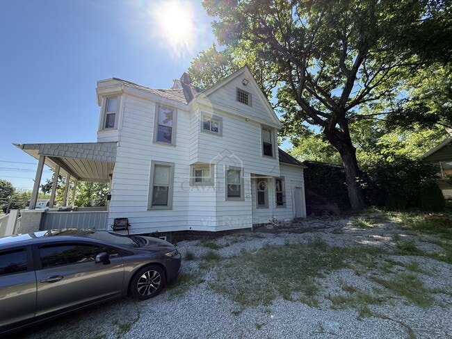 Building Photo - 1076 Ackley St
