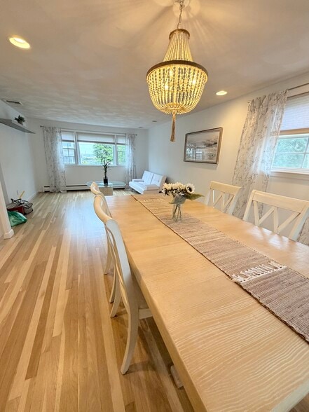 dining/family - 74 Grover St