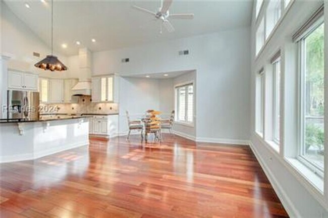 Building Photo - Welcome To Rosehill