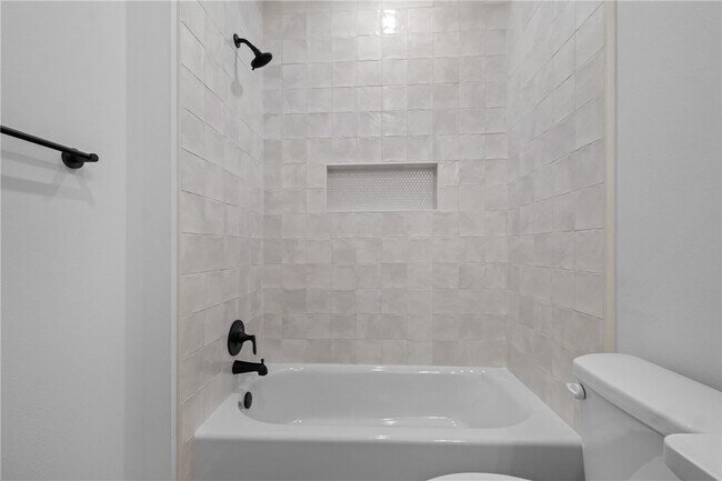 Building Photo - 576 S Willow Ave